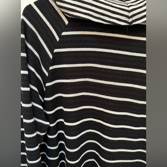 Chicos Zenergy Tunic, Size 12 /large -Chicos size 2 - black & grey, cowl neck - Picture 3 of 6